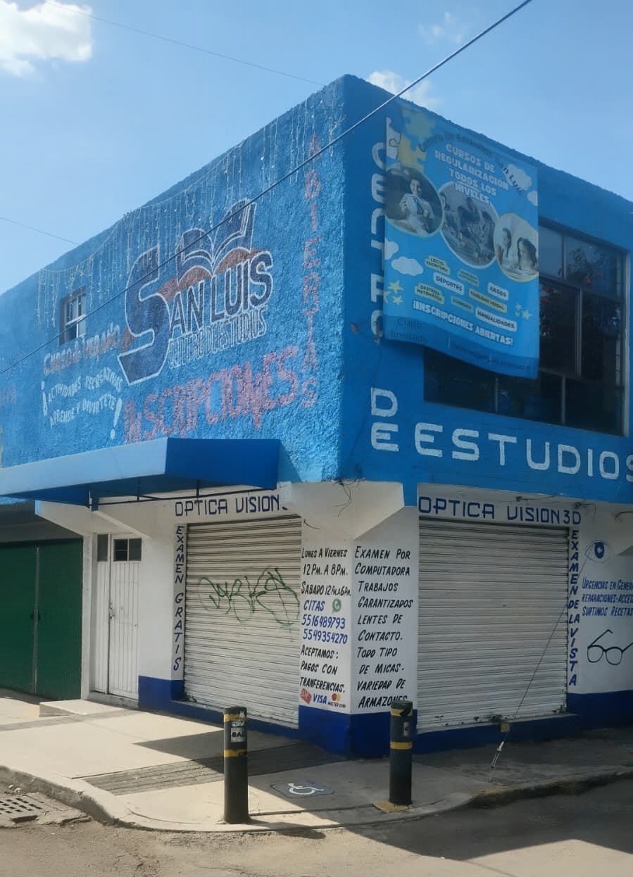 Entrada del Centro de Estudios SAN LUIS